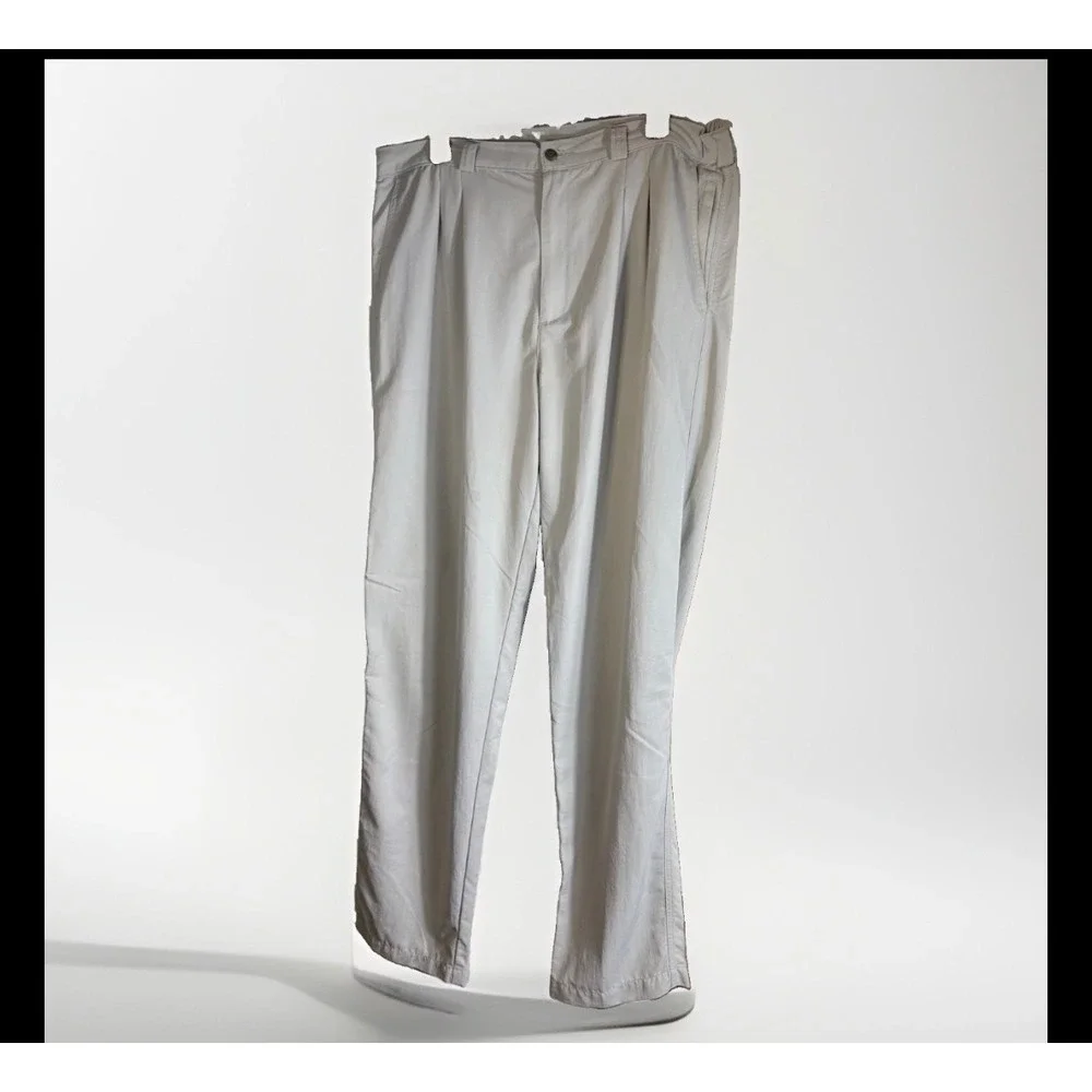 TravelSmith Mens 35x33 Large Long Pleated Nylon Pants Gray Elastic Waist Casual
